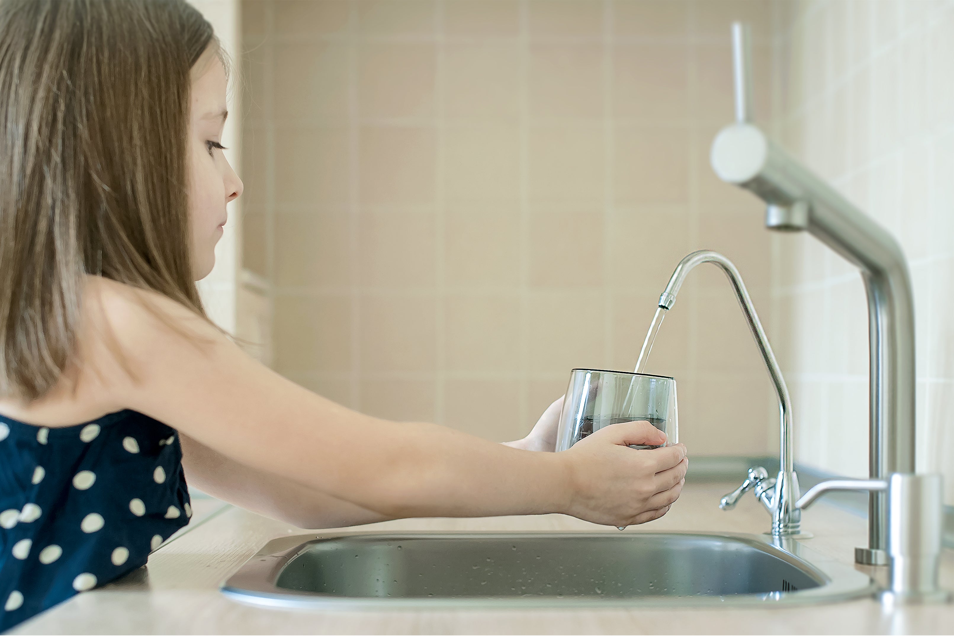 Addio plastica: come i nostri depuratori d'acqua domestici ti aiutano a salvare il pianeta