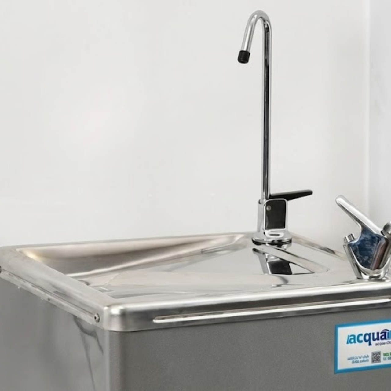 River - Erogatore Acqua Fredda da Pavimento